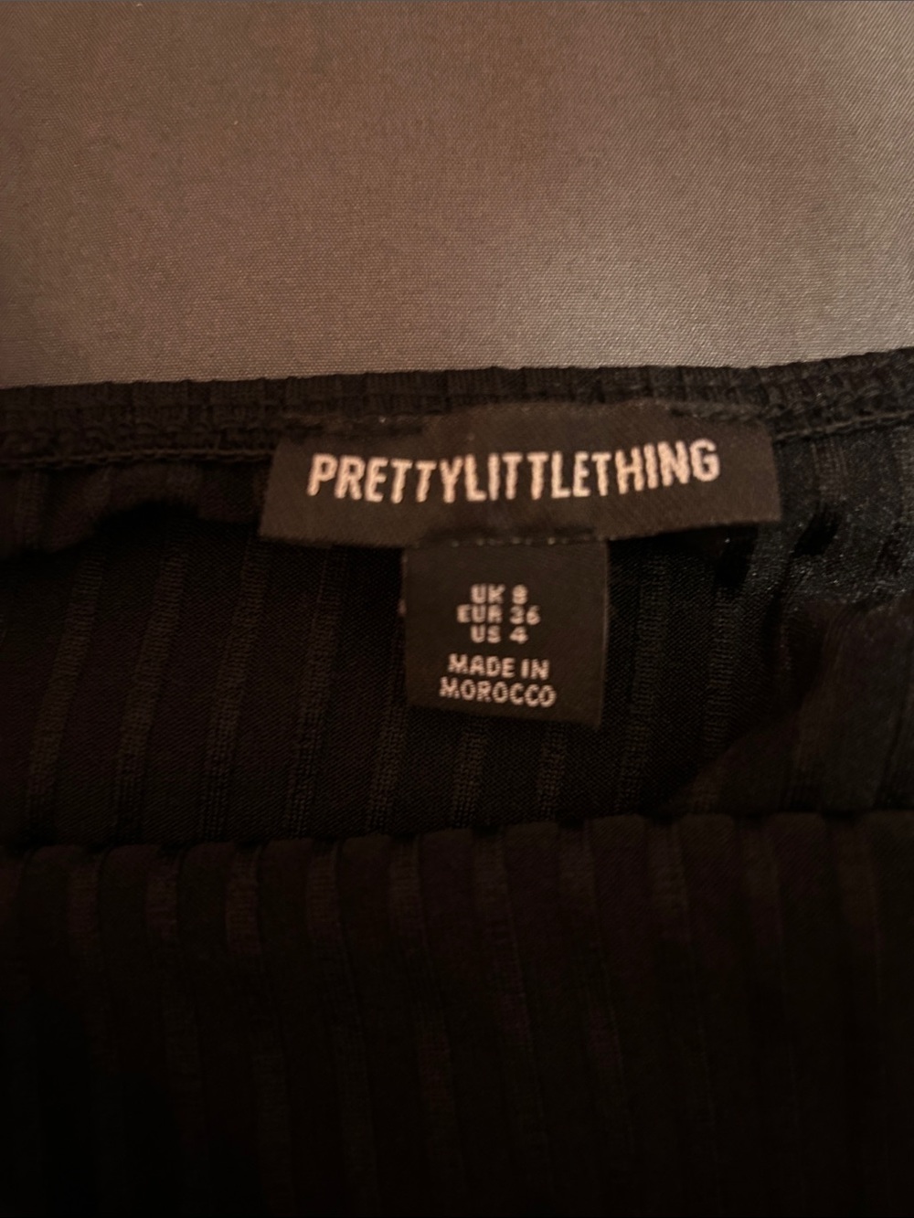 PrettyLittleThing Black Ribbed V-Neck Mini Romper - Picture 2 of 3